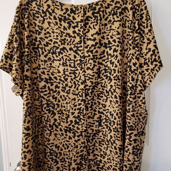 EUC Ava & Viv Leopard Button-back Blouse, 3X - Picture 4 of 5